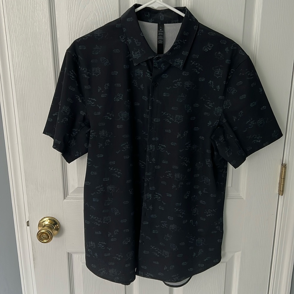 lululemon short sleeved men’s button up